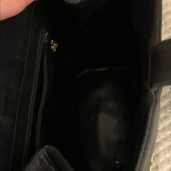 CHANEL Black bag with Gold Details - Picture 10 of 11